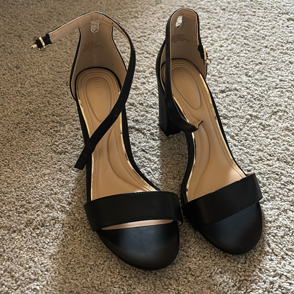 KELLY & KATIE BLACK HEELS!!! Brand new! Size 6!